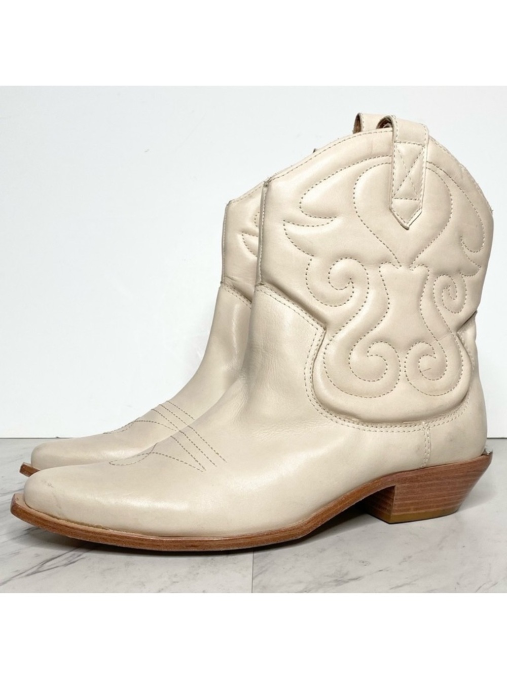 Schutz Zachy Eggshell Leather Wester Bootie 10B